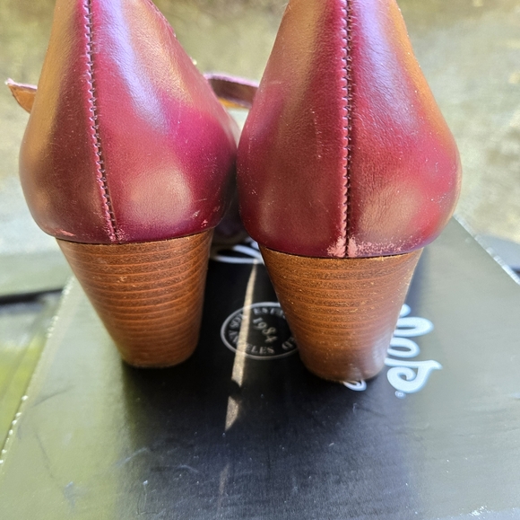 Seychelles Plum Leather Duchess T-strap buckle shoes size 8 - Picture 2 of 9